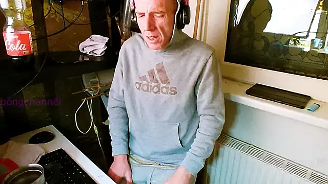 Snapshot of BongChannel chatting on January 2025 06:01:02 PM BongChannel online show from January 2025 06:01:02 PM