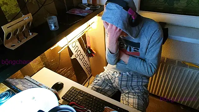 Snapshot of BongChannel chatting on January 2025 05:16:02 AM BongChannel online show from January 2025 05:16:02 AM