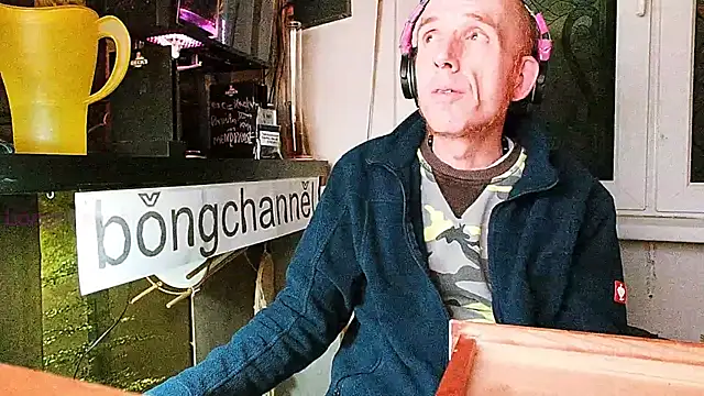 Snapshot of BongChannel chatting on January 2025 03:27:02 AM BongChannel online show from January 2025 03:27:02 AM