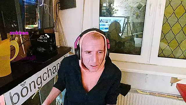 Snapshot of BongChannel chatting on February 2025 11:34:02 PM BongChannel online show from February 2025 11:34:02 PM