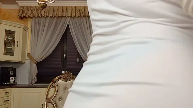 Snapshot of TUNDEROSE1 chatting on February 2025 04:30:02 AM TUNDEROSE1 online show from February 2025 04:30:02 AM