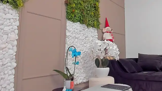 Deliciouslips online show from February 2025 05:47:01 PM