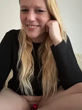 Snapshot of MoniqueLaFee chatting on January 2025 07:51:02 AM MoniqueLaFee online show from January 2025 07:51:02 AM