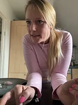 Snapshot of MoniqueLaFee chatting on January 2025 12:13:01 PM MoniqueLaFee online show from January 2025 12:13:01 PM