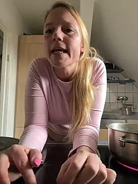 Snapshot of MoniqueLaFee chatting on January 2025 06:13:02 AM MoniqueLaFee online show from January 2025 06:13:02 AM