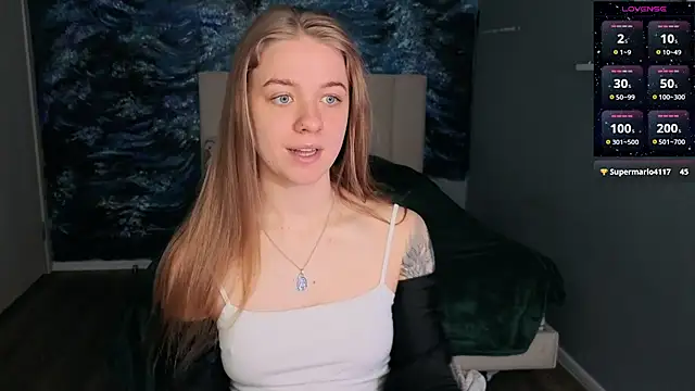 Snapshot of candy_maggie chatting on April 2026 10:02:01 AM candy maggie online show from April 2026 10:02:01 AM