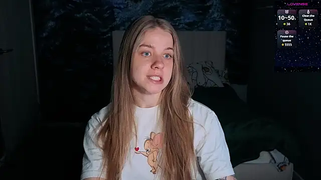 Snapshot of candy_maggie chatting on April 2026 05:17:01 PM candy maggie online show from April 2026 05:17:01 PM