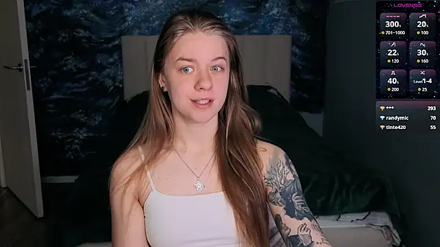 Snapshot of candy_maggie chatting on April 2026 01:13:02 PM candy maggie online show from April 2026 01:13:02 PM