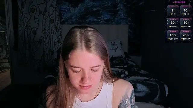 Snapshot of candy_maggie chatting on May 2026 06:17:02 PM candy maggie online show from May 2026 06:17:02 PM