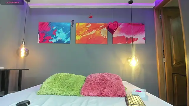 summer lee  online show from December 2024 06:22:02 PM