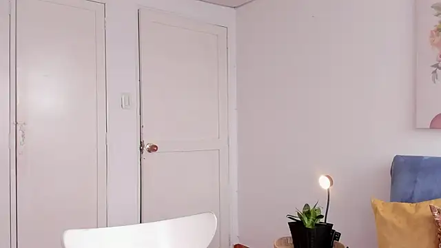 cuddlingbunny online show from May 2026 04:01:02 PM