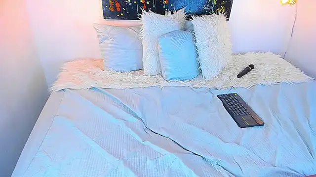 Snapshot of cloe_bridgee chatting on December 2024 09:22:01 AM cloe bridgee online show from December 2024 09:22:01 AM