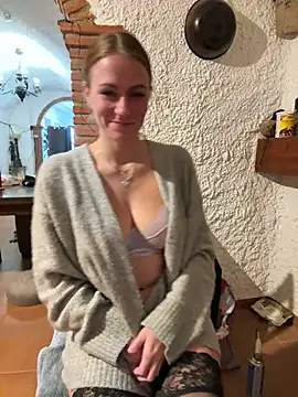 Snapshot of selenaluvv chatting on December 2024 12:23:02 PM selenaluvv online show from December 2024 12:23:02 PM