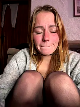 selenaluvv online show from December 2025 04:14:01 PM