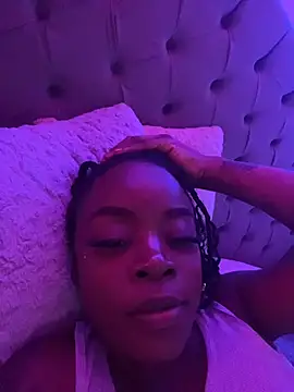 Snapshot of Miss_westt_ chatting on November 2025 04:40:02 AM Miss westt online show from November 2025 04:40:02 AM