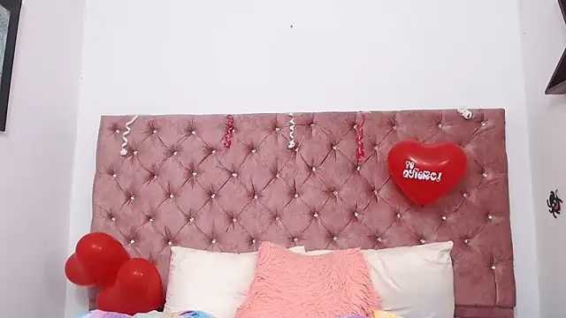 SsofiCollins online show from February 2025 11:17:02 AM