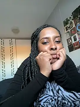 Snapshot of Your_Paris chatting on January 2025 11:05:01 PM Your Paris online show from January 2025 11:05:01 PM