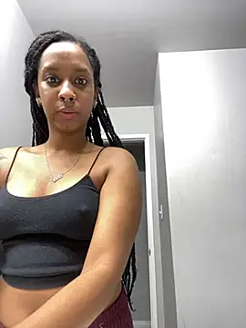 Snapshot of Your_Paris chatting on January 2025 04:24:01 PM Your Paris online show from January 2025 04:24:01 PM