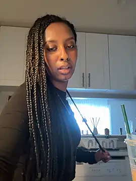 Snapshot of Your_Paris chatting on January 2025 07:28:02 PM Your Paris online show from January 2025 07:28:02 PM