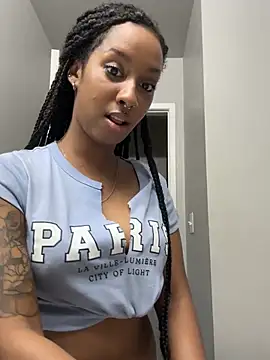 Snapshot of Your_Paris chatting on January 2025 10:39:01 PM Your Paris online show from January 2025 10:39:01 PM