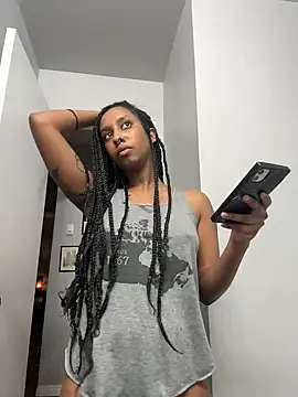 Snapshot of Your_Paris chatting on January 2025 01:18:02 AM Your Paris online show from January 2025 01:18:02 AM