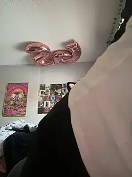 Snapshot of Your_Paris chatting on February 2025 11:42:02 PM Your Paris online show from February 2025 11:42:02 PM