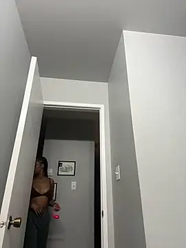 Snapshot of Your_Paris chatting on February 2025 02:39:01 AM Your Paris online show from February 2025 02:39:01 AM