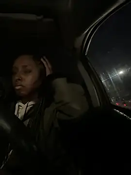 Snapshot of Your_Paris chatting on February 2025 01:15:02 AM Your Paris online show from February 2025 01:15:02 AM