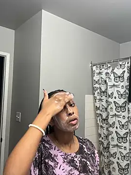 Snapshot of Your_Paris chatting on February 2025 03:30:02 PM Your Paris online show from February 2025 03:30:02 PM