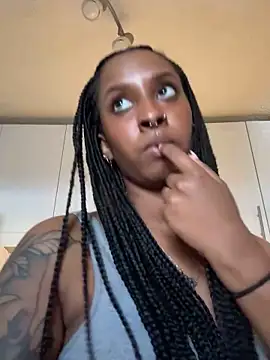 Snapshot of Your_Paris chatting on February 2025 10:19:01 PM Your Paris online show from February 2025 10:19:01 PM