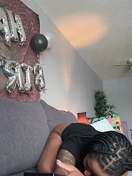 Snapshot of Your_Paris chatting on February 2025 11:57:02 PM Your Paris online show from February 2025 11:57:02 PM