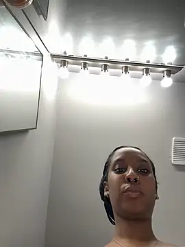 Snapshot of Your_Paris chatting on February 2025 01:15:01 AM Your Paris online show from February 2025 01:15:01 AM