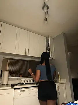 Snapshot of Your_Paris chatting on February 2025 02:59:02 AM Your Paris online show from February 2025 02:59:02 AM