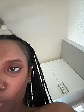 Snapshot of Your_Paris chatting on February 2025 12:03:01 AM Your Paris online show from February 2025 12:03:01 AM