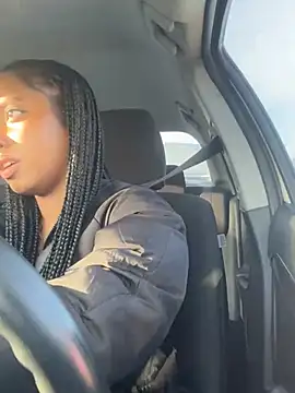 Snapshot of Your_Paris chatting on February 2025 04:57:01 PM Your Paris online show from February 2025 04:57:01 PM