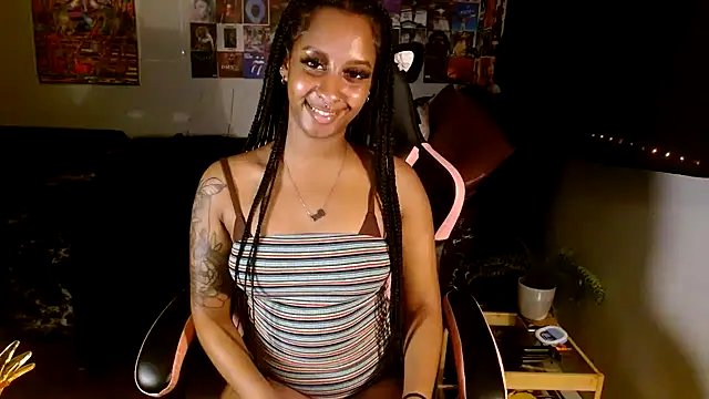 Snapshot of Your_Paris chatting on February 2025 04:41:02 AM Your Paris online show from February 2025 04:41:02 AM