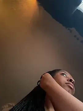 Snapshot of Your_Paris chatting on February 2025 03:05:01 PM Your Paris online show from February 2025 03:05:01 PM