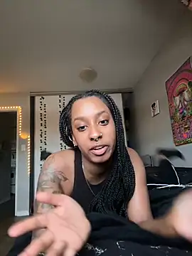 Snapshot of Your_Paris chatting on February 2025 12:32:01 AM Your Paris online show from February 2025 12:32:01 AM