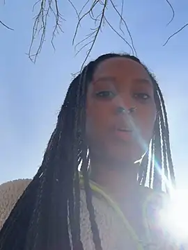 Snapshot of Your_Paris chatting on March 2025 06:21:02 PM Your Paris online show from March 2025 06:21:02 PM