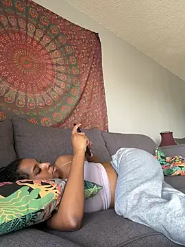 Snapshot of Your_Paris chatting on March 2025 09:26:01 PM Your Paris online show from March 2025 09:26:01 PM