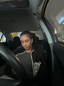 Snapshot of Your_Paris chatting on March 2025 05:47:01 PM Your Paris online show from March 2025 05:47:01 PM