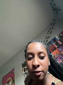 Snapshot of Your_Paris chatting on March 2025 12:15:01 AM Your Paris online show from March 2025 12:15:01 AM