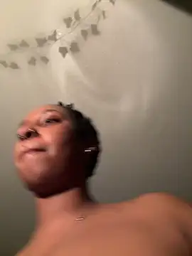 Snapshot of Your_Paris chatting on March 2025 02:25:02 AM Your Paris online show from March 2025 02:25:02 AM