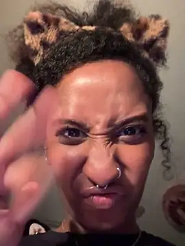 Snapshot of Your_Paris chatting on March 2025 04:50:02 PM Your Paris online show from March 2025 04:50:02 PM