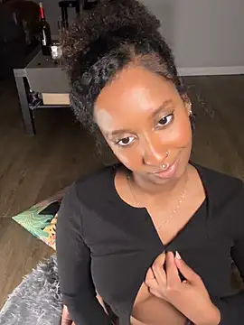 Snapshot of Your_Paris chatting on March 2025 11:03:02 PM Your Paris online show from March 2025 11:03:02 PM