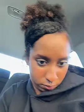 Snapshot of Your_Paris chatting on March 2025 08:56:01 PM Your Paris online show from March 2025 08:56:01 PM