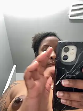 Snapshot of Your_Paris chatting on March 2025 12:53:01 AM Your Paris online show from March 2025 12:53:01 AM