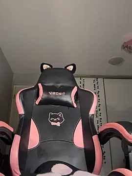 Snapshot of Your_Paris chatting on March 2025 03:57:01 AM Your Paris online show from March 2025 03:57:01 AM