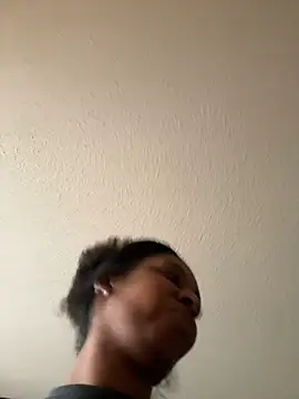 Snapshot of Your_Paris chatting on March 2025 12:05:02 AM Your Paris online show from March 2025 12:05:02 AM