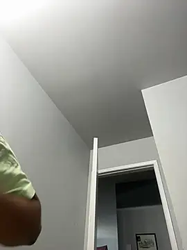 Snapshot of Your_Paris chatting on March 2025 04:09:01 PM Your Paris online show from March 2025 04:09:01 PM